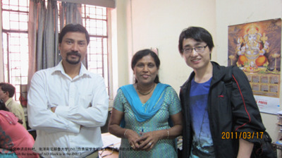 (ͼΪݽʱ³ѧ[JNU]ѧʦĺӰ.Zhang Yang with the teachers of AD Block is in the JNU.)