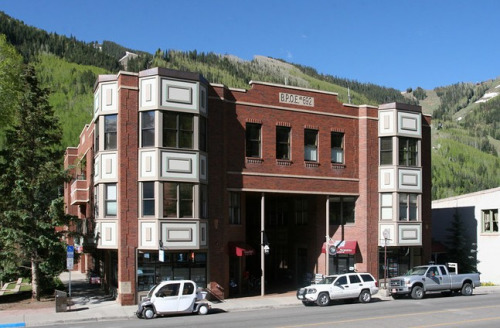 (Telluride)ⴱǴƻ(Elks Lodge)һѾĽΪ570ƽ׵ĺԢ