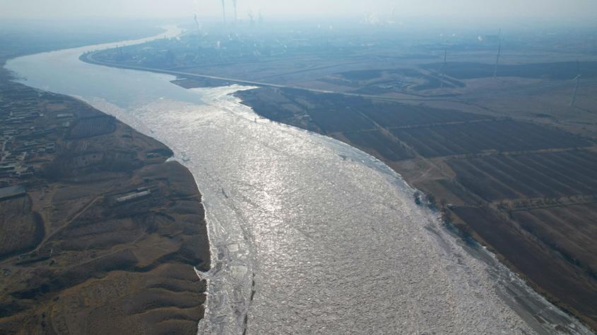 黄河宁夏段现河道冰封