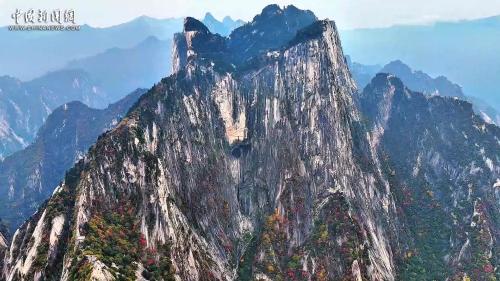 陕西华山涂“彩妆” 景色宜人